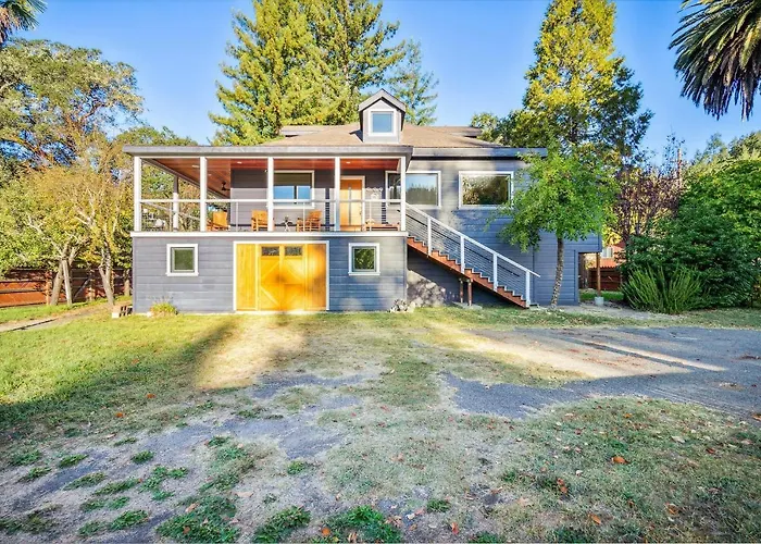 Luxury River Home - Pets Stay Free