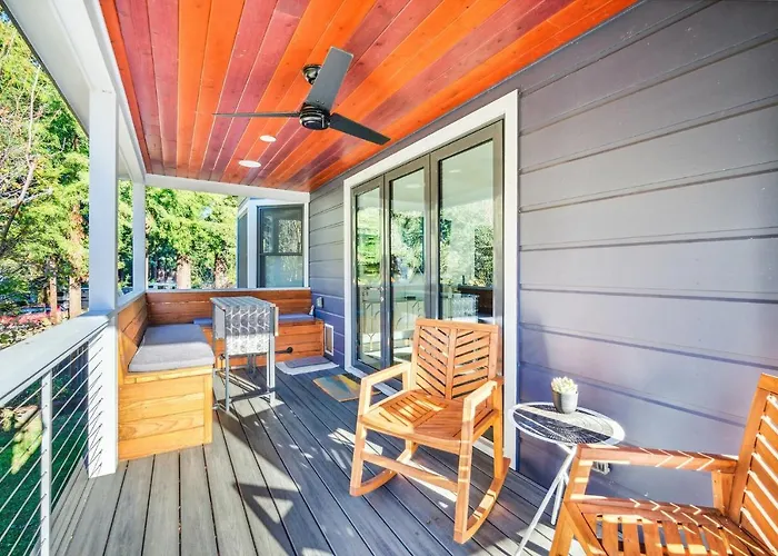 Luxury River Home - Pets Stay Free
